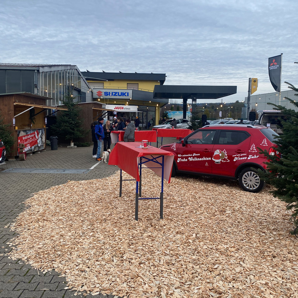 Weihnachtsmarkt im Autohaus Jauch