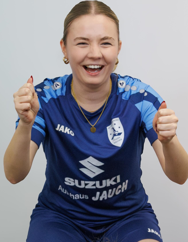 Eine der Spielerinnen im blauen Suzuki Trikot mit Daumen nach oben